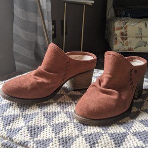 Bearpaw Rust color suede clogs size 7